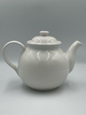 Vintage Corelle Coordinates Enhancements    1-Quart White Teapot